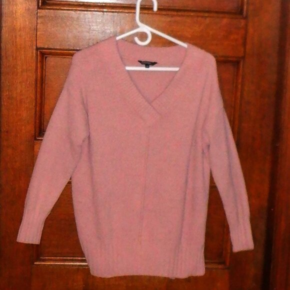 ~~~ Comfortable, V-Neck PULLOVER ~~~~ - Picture 1 of 1